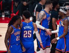 卫冕冠军惨遭爆(bào)冷，西部黑馬(mǎ)崭露头角，NBA格局生变