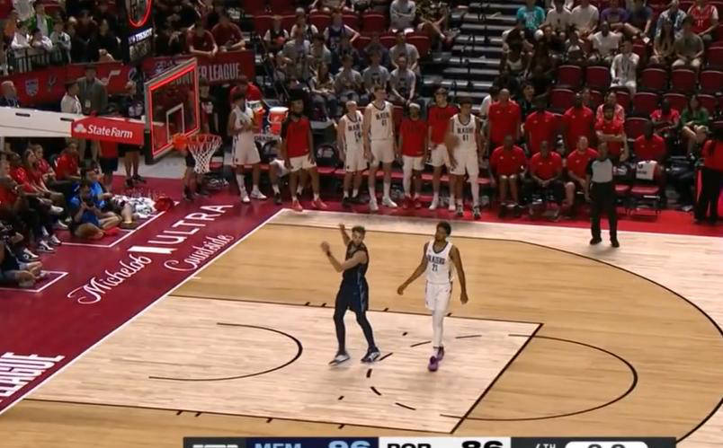 NBA惊艳隔扣！杨瀚森背(bèi)靠背(bèi)比赛首秀