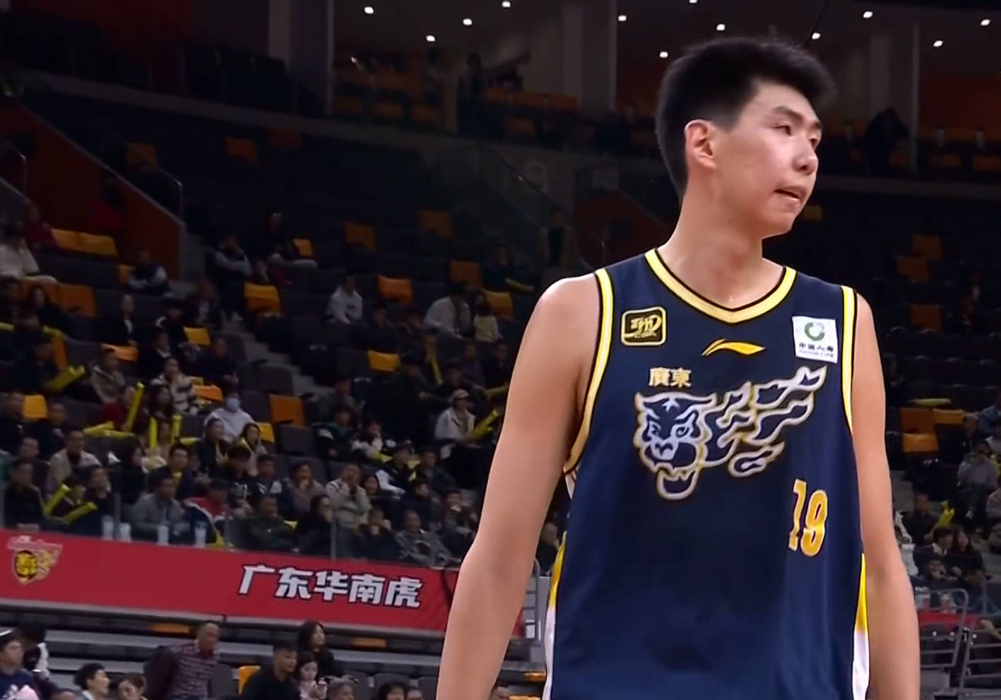 加盟广東(dōng)队！男篮最强锋线正式放棄(qì)NBA，保送杜锋躺进縂(zǒng)决赛！