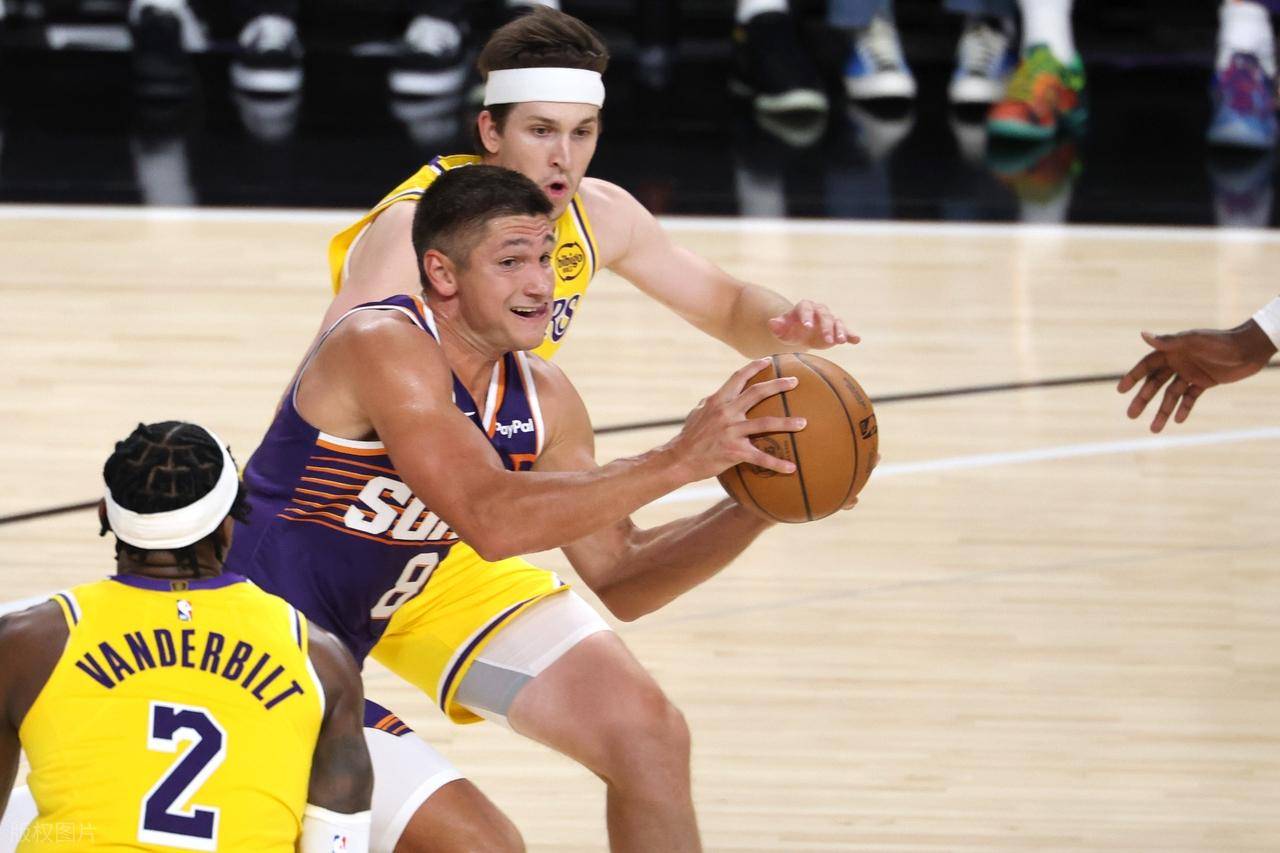 NBA季前赛：湖人惨敗(bài)太阳，球迷揭開(kāi)真相，扒出小细节