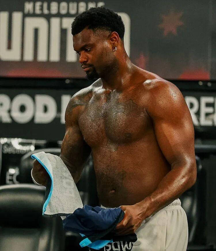 首秀惊艳！锡安三分球高效命(mìng)中率，NBA冠军後(hòu)卫普尔表現(xiàn)平(píng)平(píng)