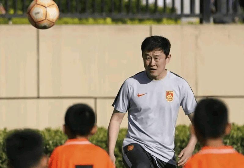 嗨球少年(nián)矛(máo)盾關(guān)键点：别人能免费离队，凭啥我们要(yào)18万买自由身证明