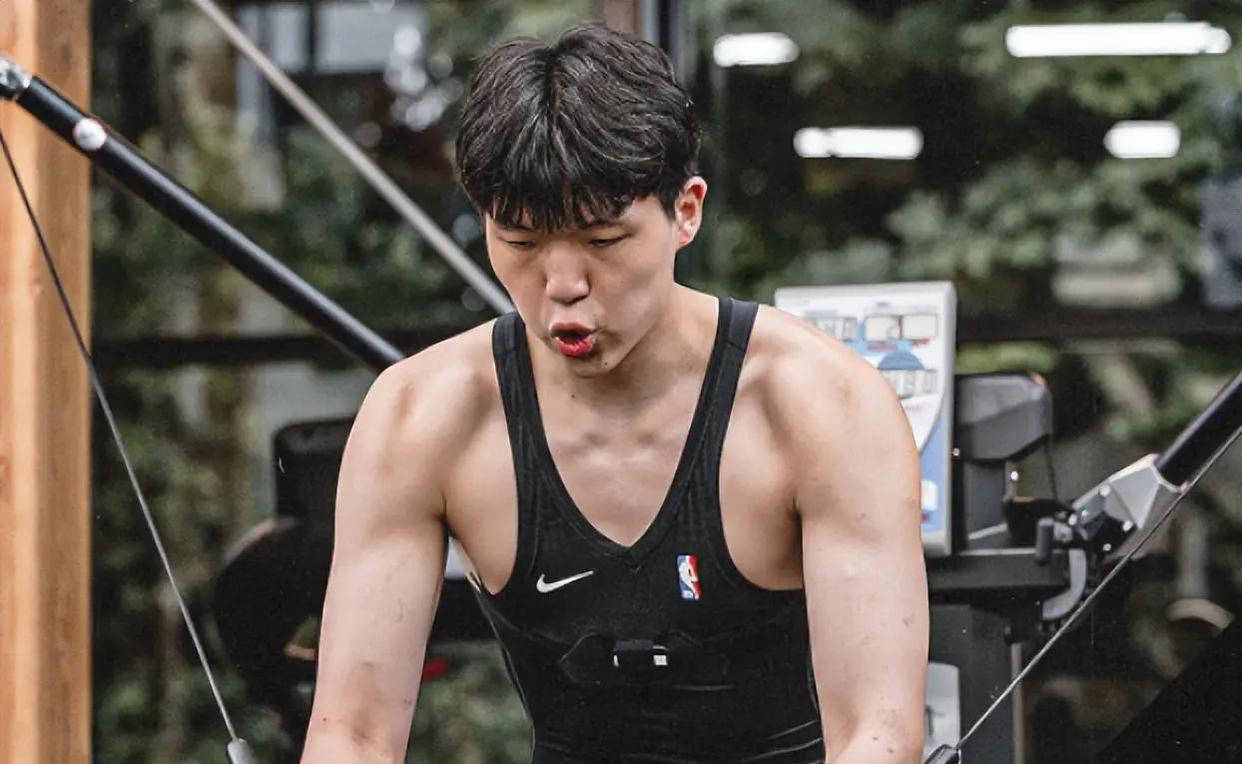 杨瀚森(sēn)凭实力跻身最佳新秀竞争榜