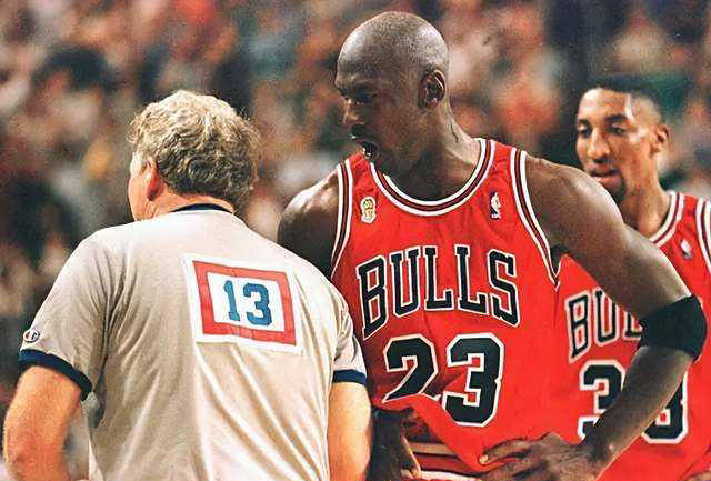 美媒评选NBA球员背(bèi)后代(dài)表巨星的(de)球衣号码