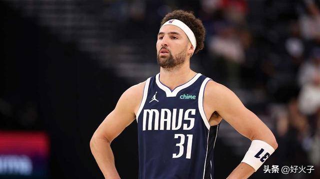 多才(cái)多艺，克莱·汤普森在潜水酒(jiǔ)吧炫耀台球技