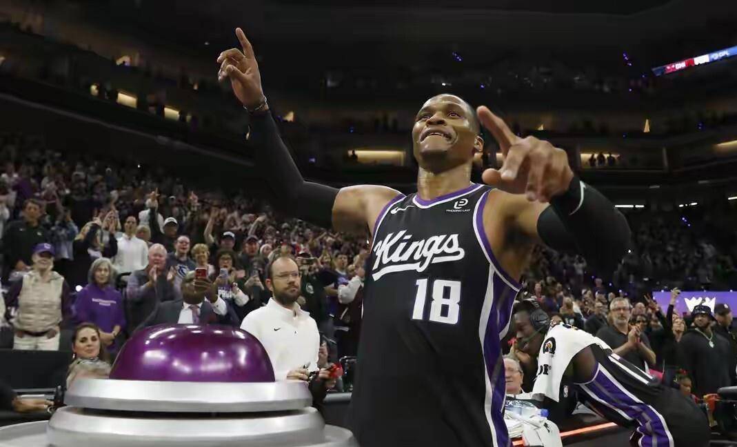 NBA一夜刷爆12项纪录！从字母哥到薩(sà)尔，这些数据太疯狂