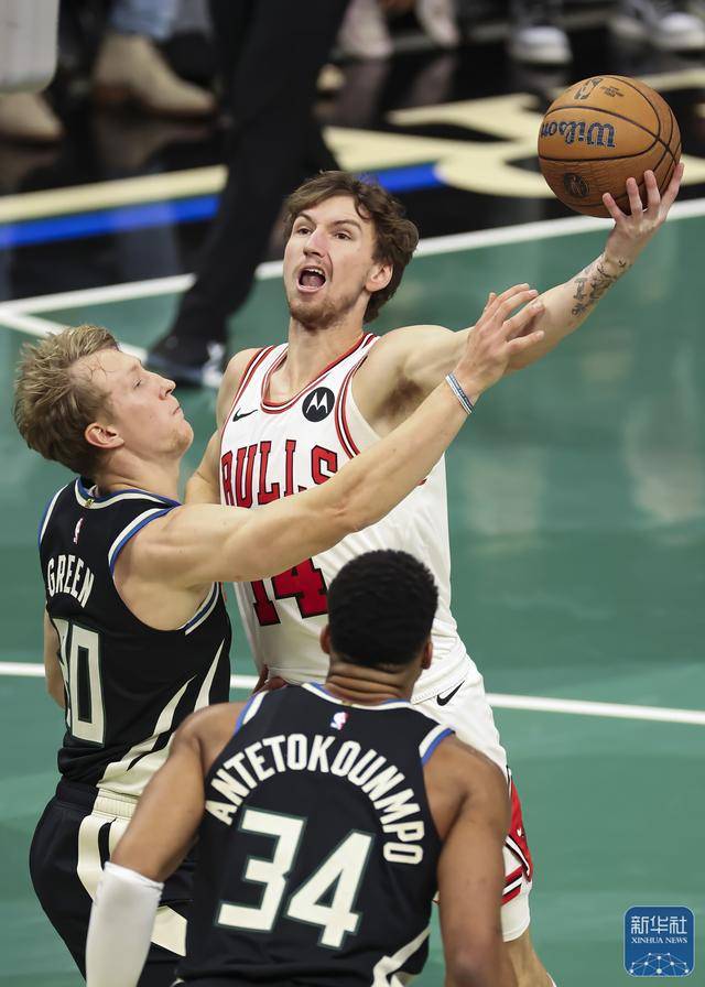 NBA常规赛｜雄(xióng)鹿胜公(gōng)牛