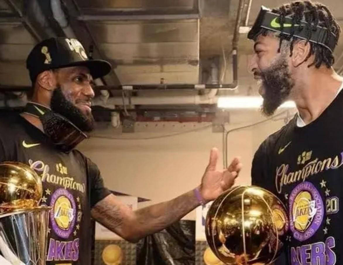 NBA现役5位(wèi)场均20+10助攻球星，威少榜(bǎng)首，詹姆斯上榜(bǎng)