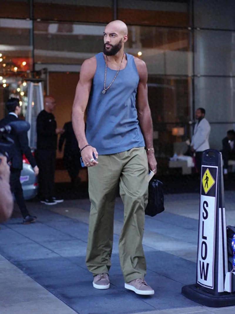 身材什么水平？鲁迪-戈贝尔Ins晒自己的场外照：自律(lǜ)是关键