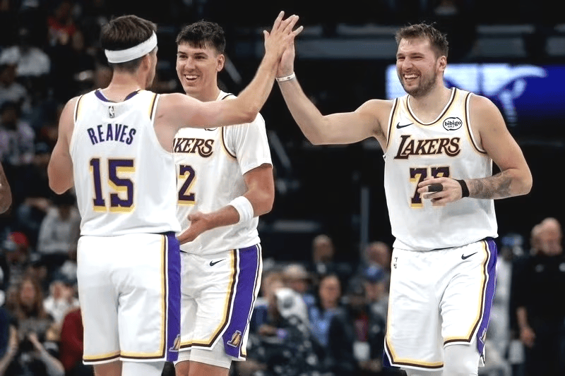 NBA11月3日特殊(shū)数据汇述：4人30，24人20，2人三双！